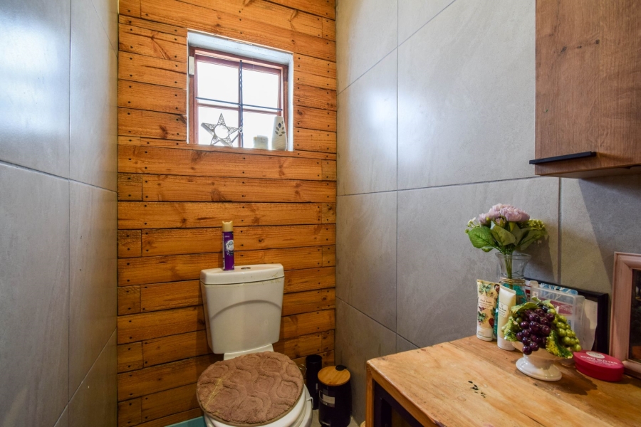 5 Bedroom Property for Sale in Kameeldrift East Gauteng