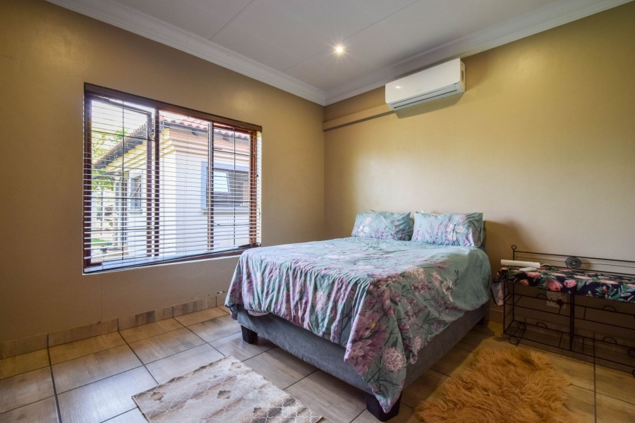 5 Bedroom Property for Sale in Kameeldrift East Gauteng
