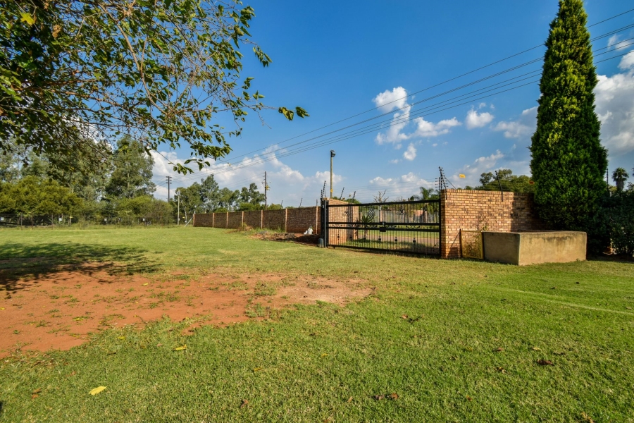 5 Bedroom Property for Sale in Kameeldrift East Gauteng