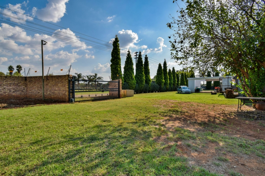 5 Bedroom Property for Sale in Kameeldrift East Gauteng