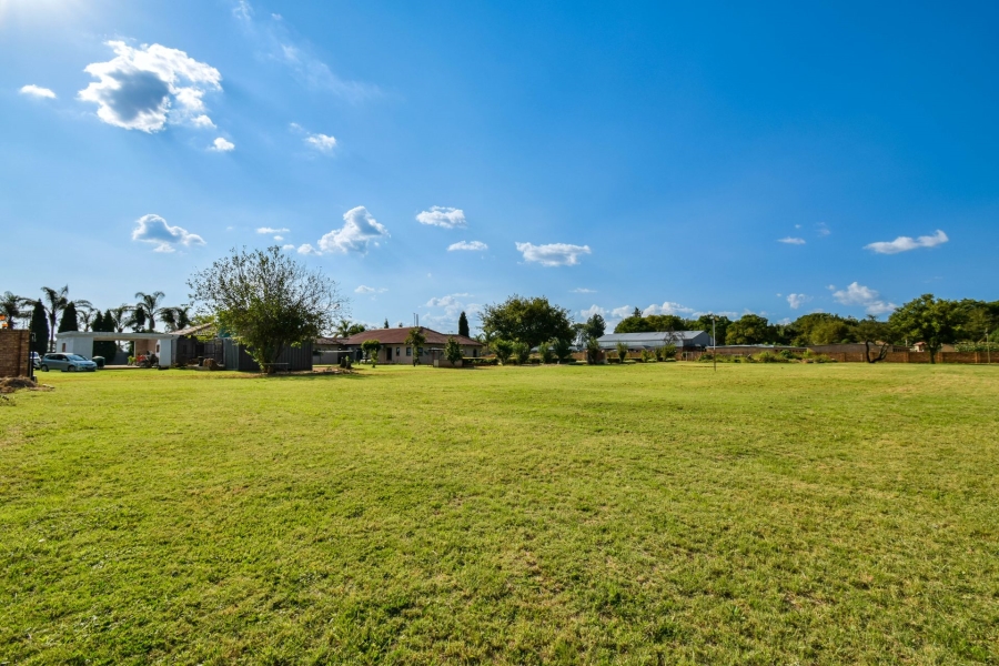 5 Bedroom Property for Sale in Kameeldrift East Gauteng