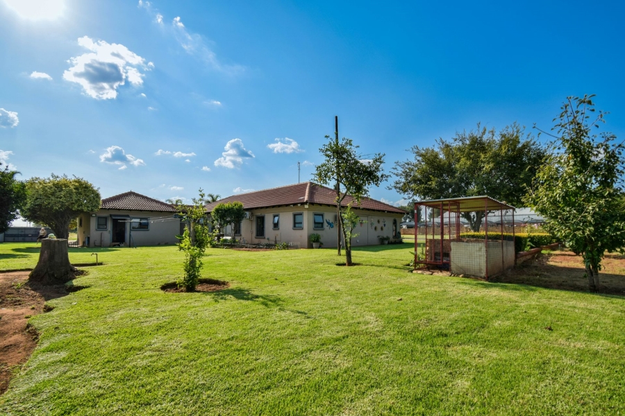 5 Bedroom Property for Sale in Kameeldrift East Gauteng