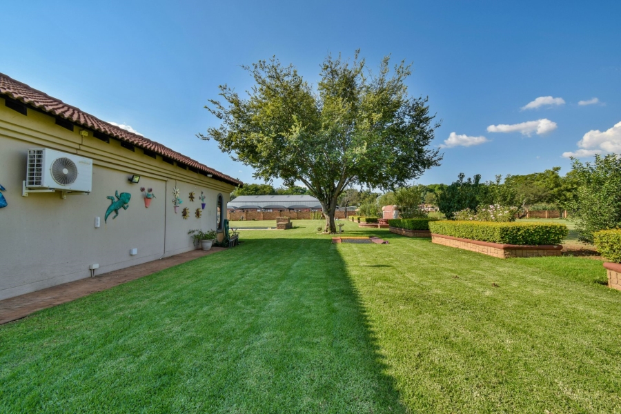 5 Bedroom Property for Sale in Kameeldrift East Gauteng
