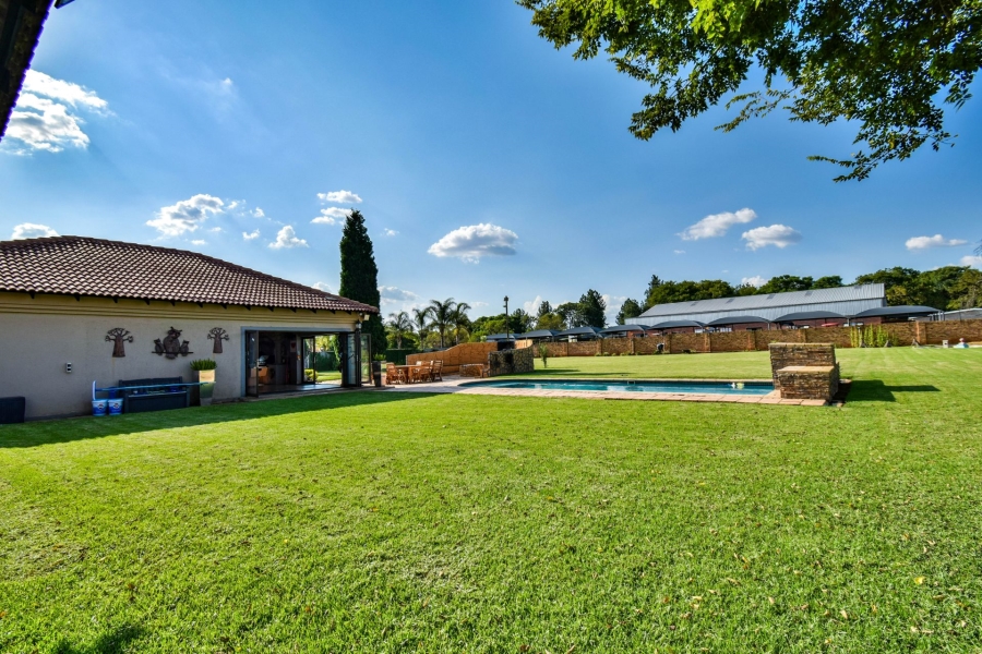 5 Bedroom Property for Sale in Kameeldrift East Gauteng