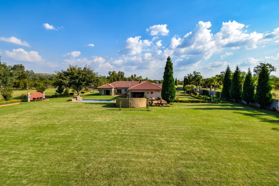5 Bedroom Property for Sale in Kameeldrift East Gauteng