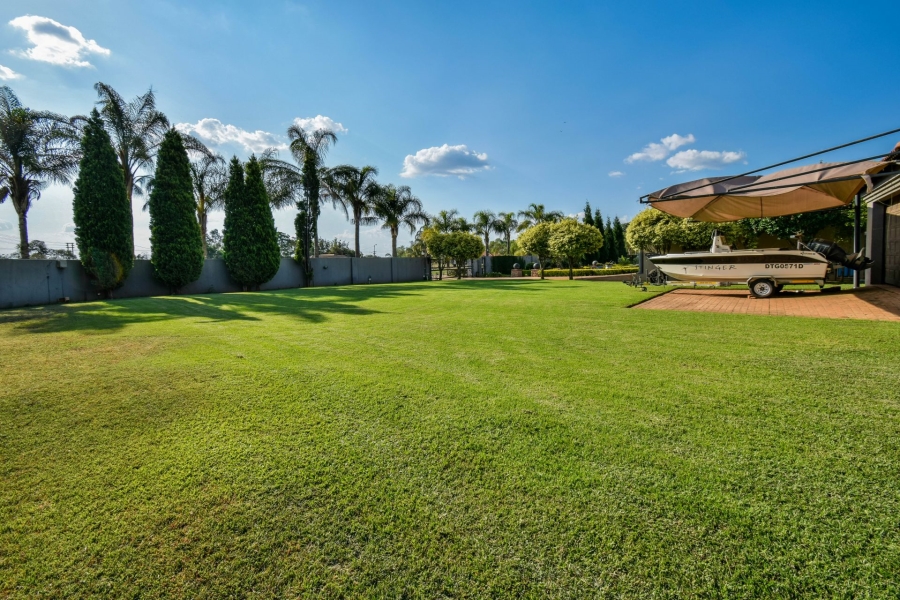 5 Bedroom Property for Sale in Kameeldrift East Gauteng