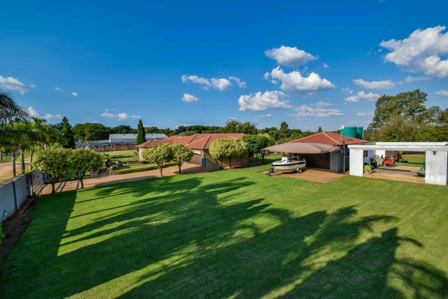 5 Bedroom Property for Sale in Kameeldrift East Gauteng