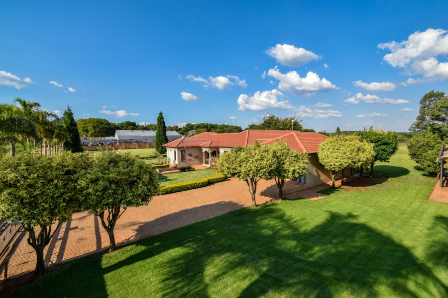 5 Bedroom Property for Sale in Kameeldrift East Gauteng