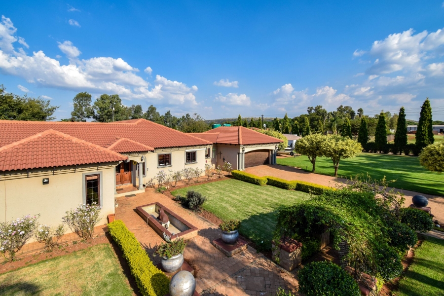 5 Bedroom Property for Sale in Kameeldrift East Gauteng
