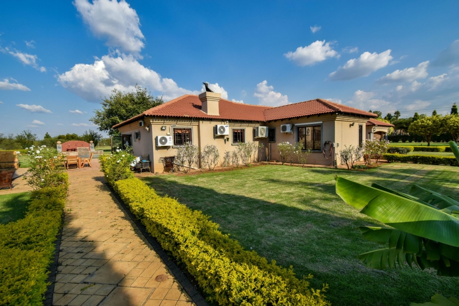 5 Bedroom Property for Sale in Kameeldrift East Gauteng