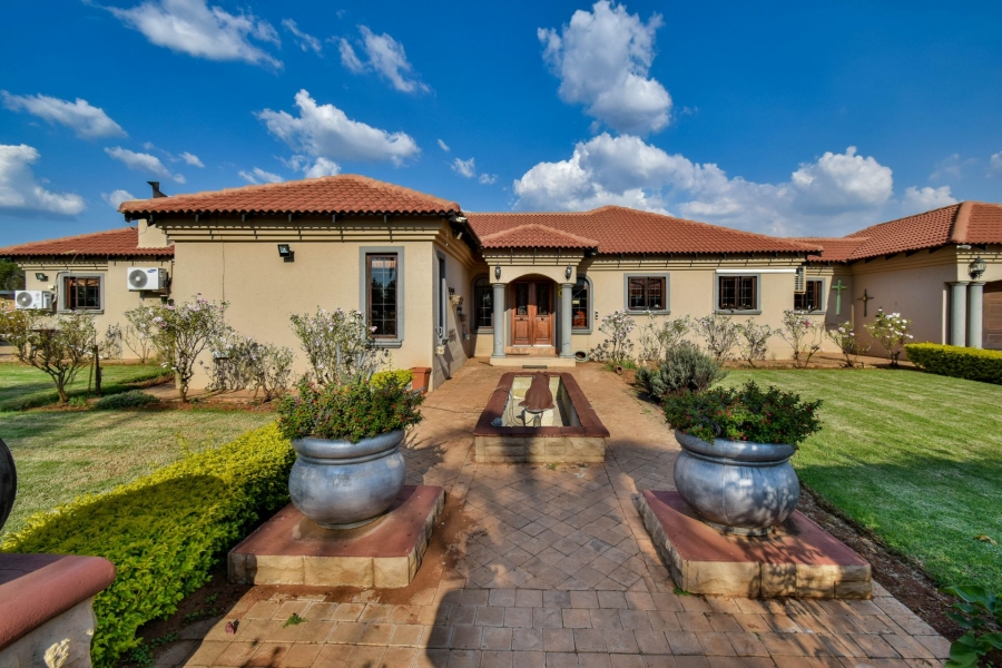 5 Bedroom Property for Sale in Kameeldrift East Gauteng