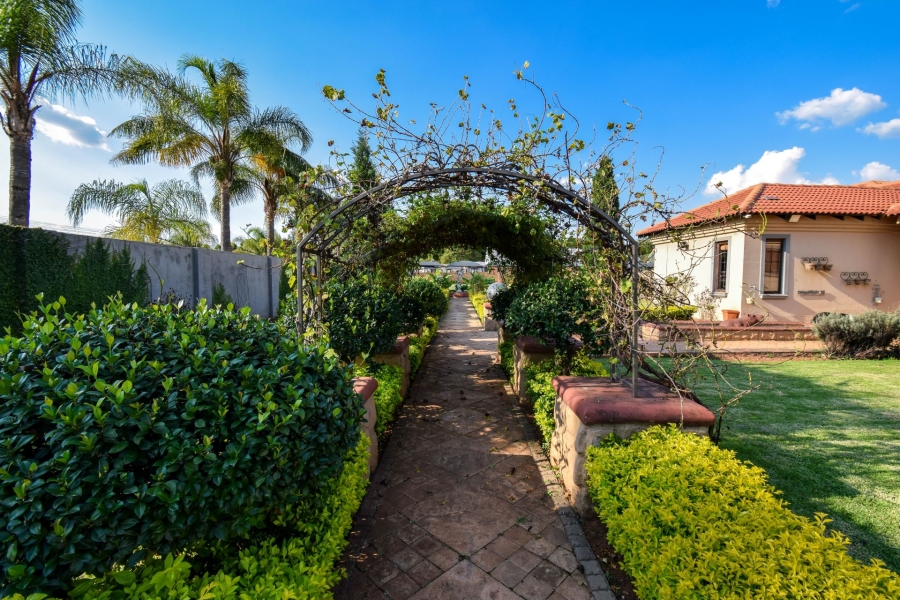 5 Bedroom Property for Sale in Kameeldrift East Gauteng