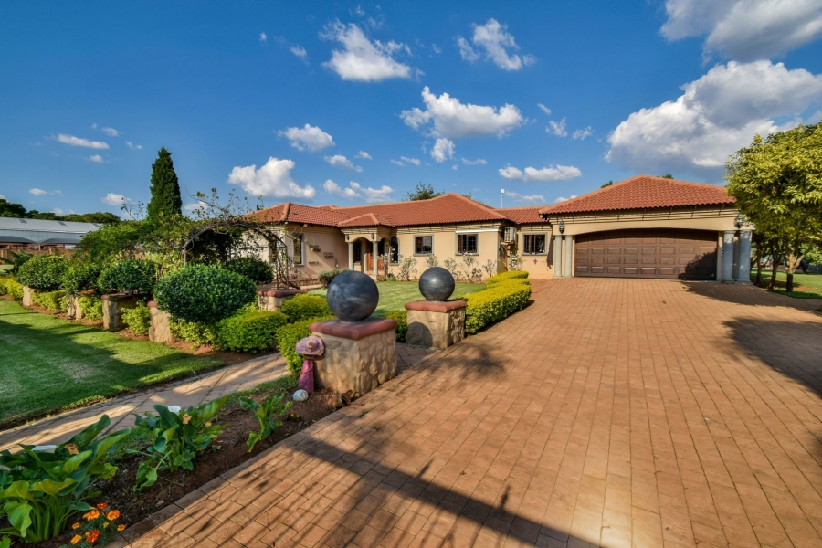5 Bedroom Property for Sale in Kameeldrift East Gauteng
