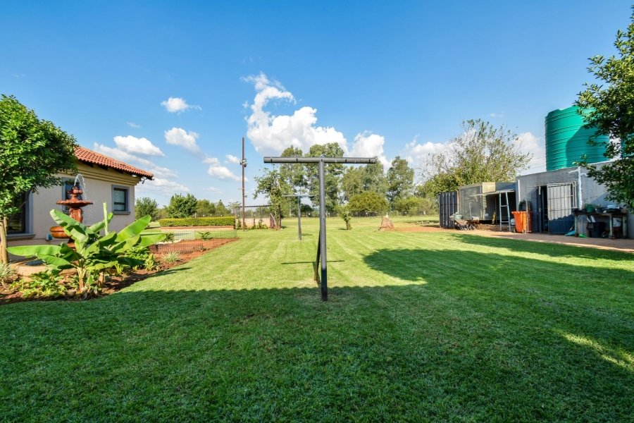 5 Bedroom Property for Sale in Kameeldrift East Gauteng