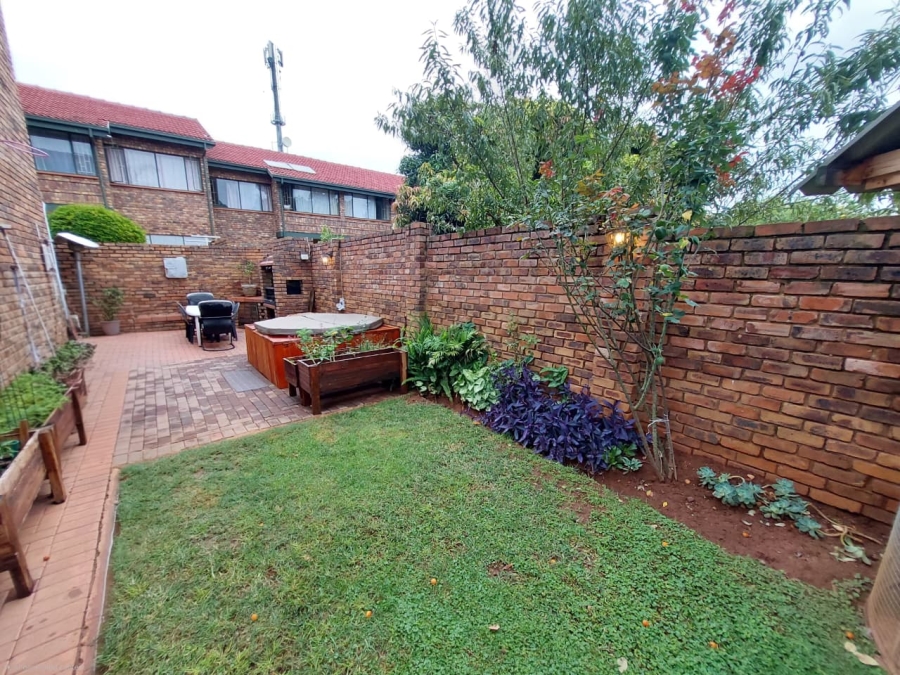 4 Bedroom Property for Sale in Magalieskruin Gauteng