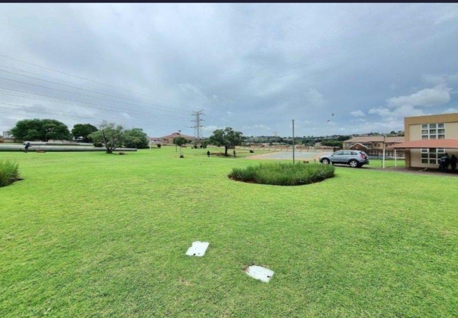 2 Bedroom Property for Sale in Mondeor Gauteng