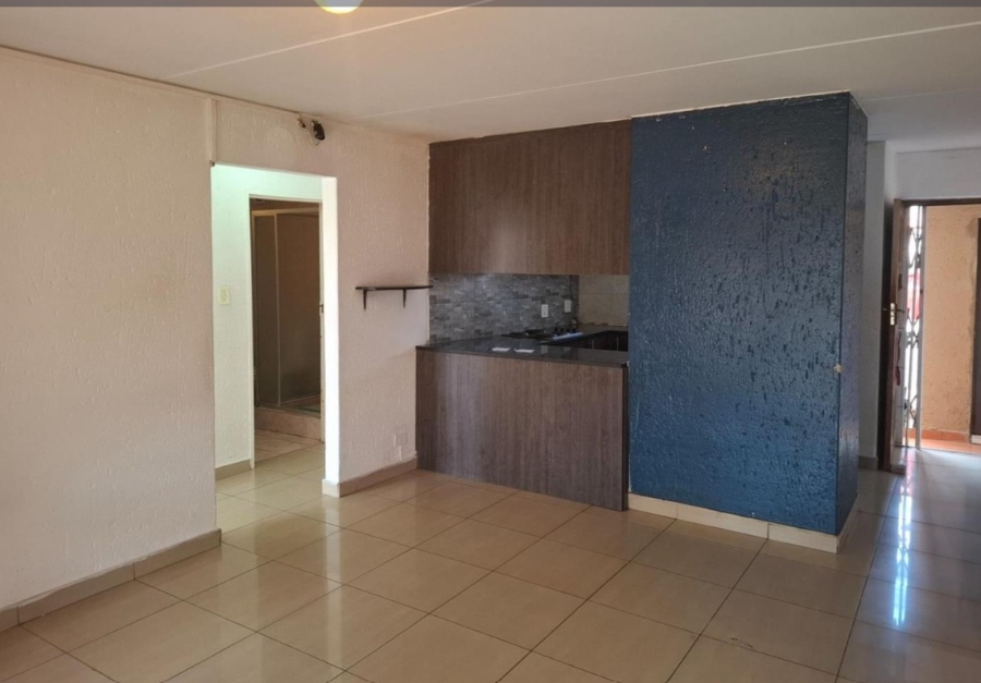 2 Bedroom Property for Sale in Mondeor Gauteng