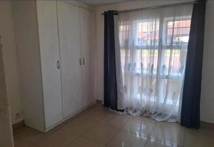 2 Bedroom Property for Sale in Mondeor Gauteng