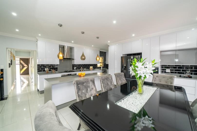 4 Bedroom Property for Sale in Helderwyk Gauteng