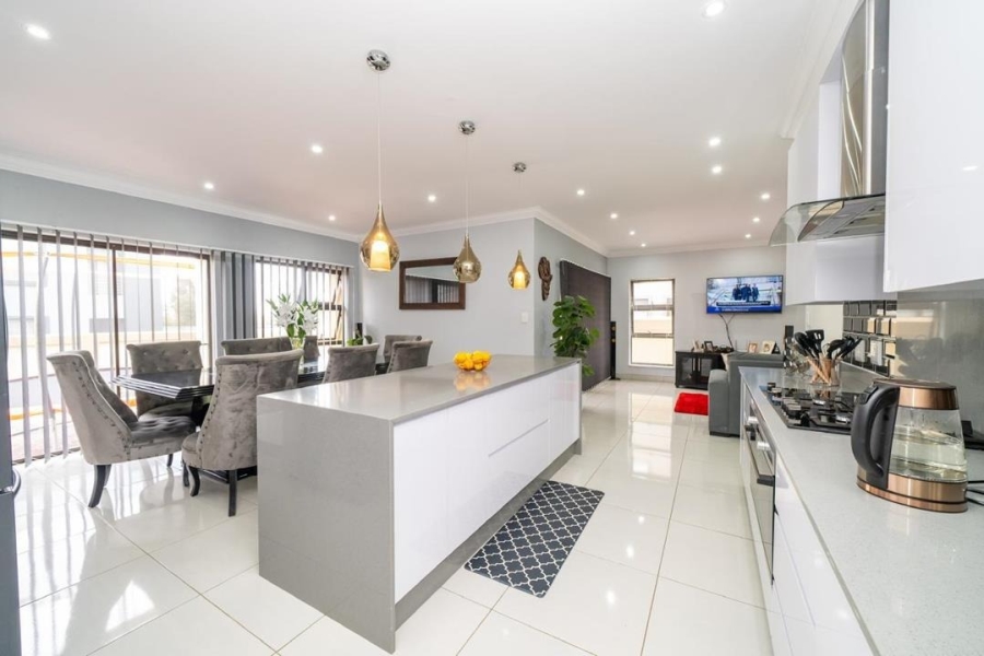 4 Bedroom Property for Sale in Helderwyk Gauteng