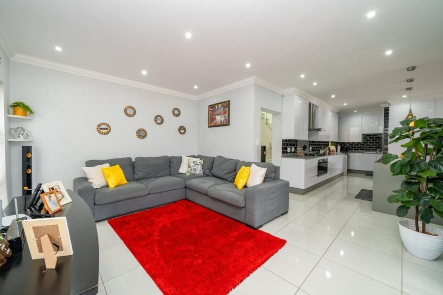 4 Bedroom Property for Sale in Helderwyk Gauteng