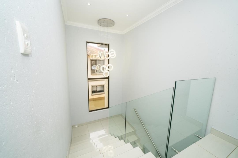 4 Bedroom Property for Sale in Helderwyk Gauteng