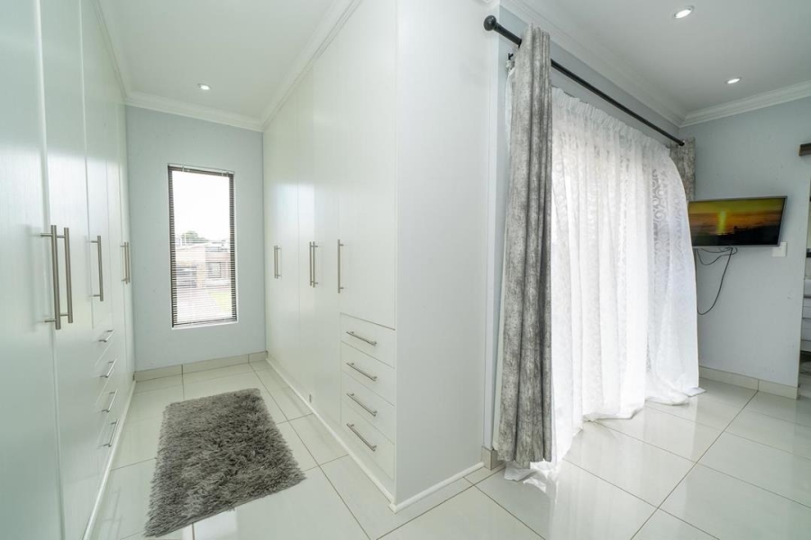 4 Bedroom Property for Sale in Helderwyk Gauteng