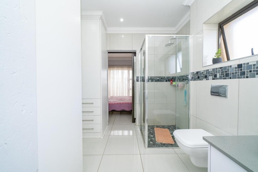 4 Bedroom Property for Sale in Helderwyk Gauteng