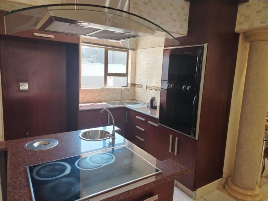 6 Bedroom Property for Sale in Helderwyk Gauteng