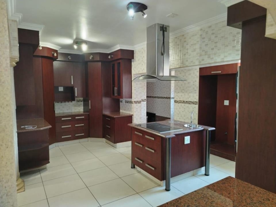 6 Bedroom Property for Sale in Helderwyk Gauteng