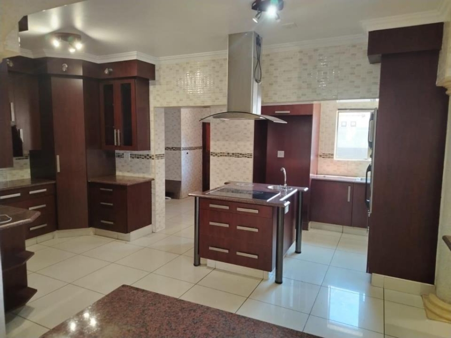 6 Bedroom Property for Sale in Helderwyk Gauteng