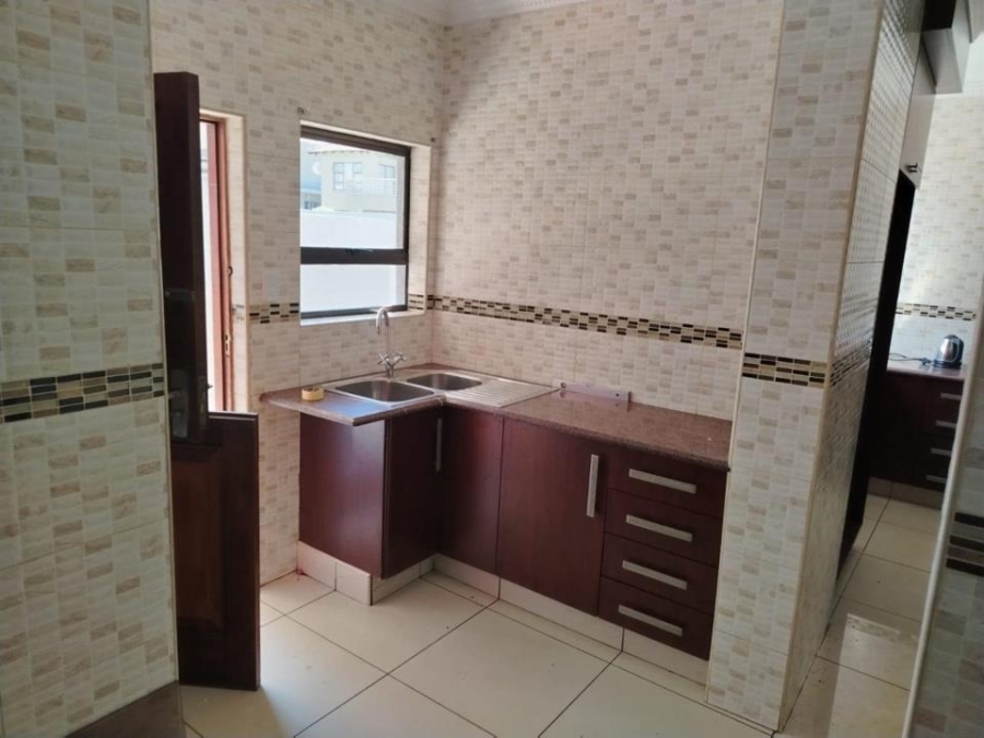 6 Bedroom Property for Sale in Helderwyk Gauteng