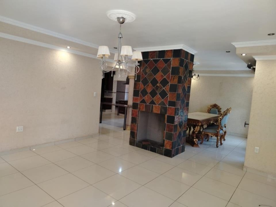 6 Bedroom Property for Sale in Helderwyk Gauteng