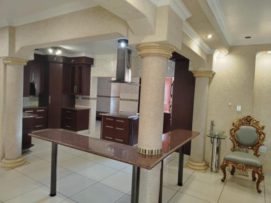 6 Bedroom Property for Sale in Helderwyk Gauteng