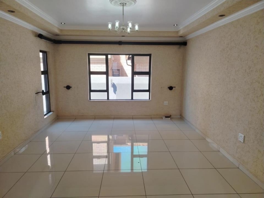 6 Bedroom Property for Sale in Helderwyk Gauteng