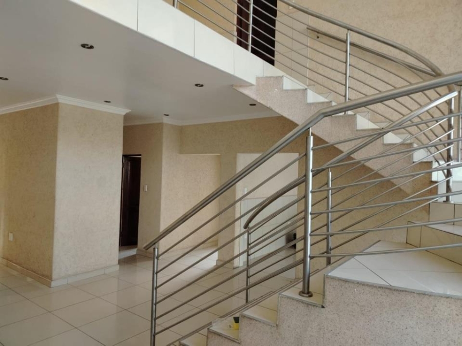 6 Bedroom Property for Sale in Helderwyk Gauteng