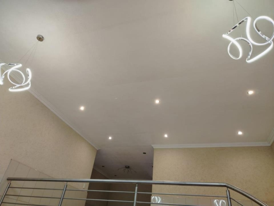 6 Bedroom Property for Sale in Helderwyk Gauteng