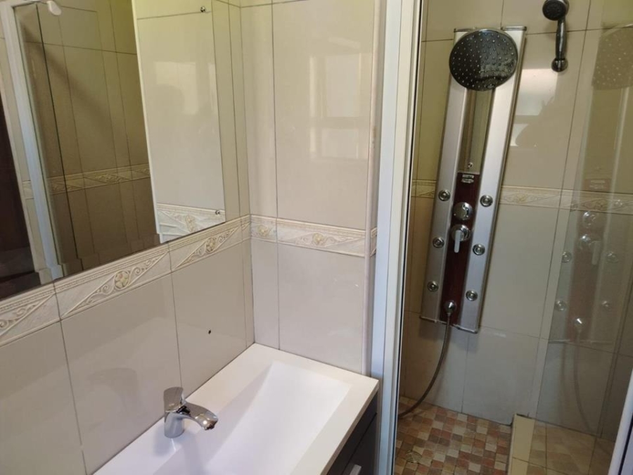 6 Bedroom Property for Sale in Helderwyk Gauteng