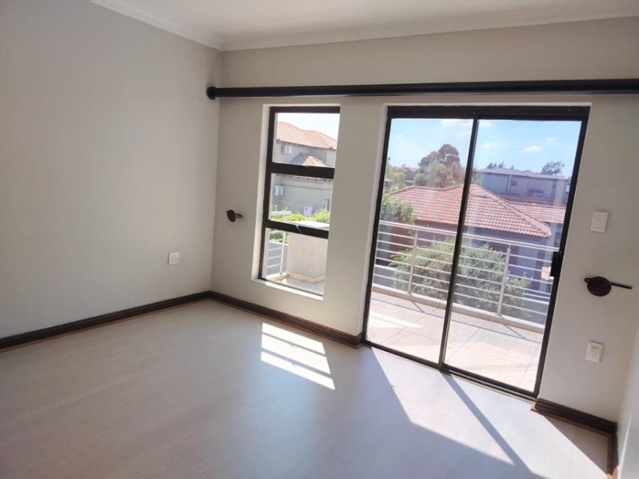 6 Bedroom Property for Sale in Helderwyk Gauteng