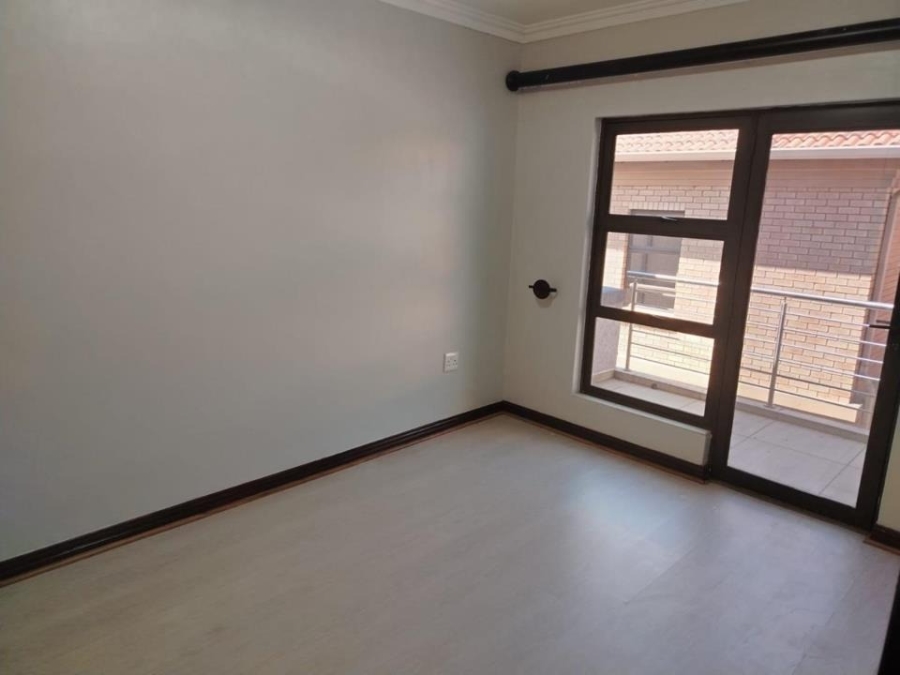 6 Bedroom Property for Sale in Helderwyk Gauteng