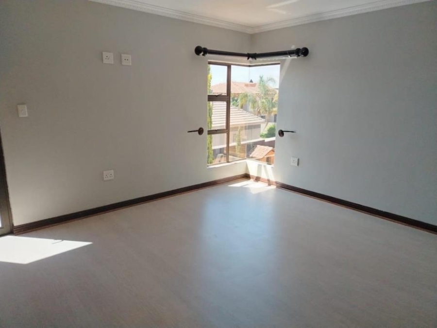 6 Bedroom Property for Sale in Helderwyk Gauteng
