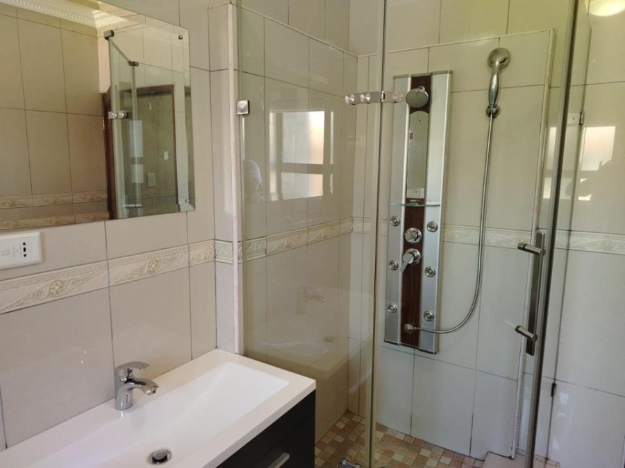 6 Bedroom Property for Sale in Helderwyk Gauteng