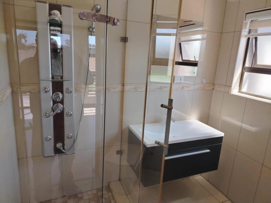 6 Bedroom Property for Sale in Helderwyk Gauteng