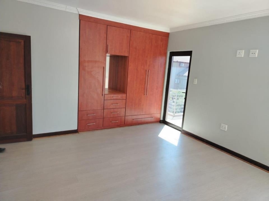 6 Bedroom Property for Sale in Helderwyk Gauteng