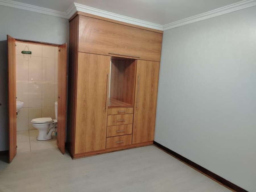 6 Bedroom Property for Sale in Helderwyk Gauteng