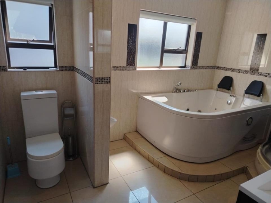 6 Bedroom Property for Sale in Helderwyk Gauteng