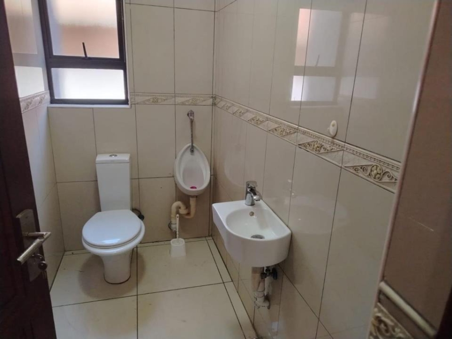 6 Bedroom Property for Sale in Helderwyk Gauteng