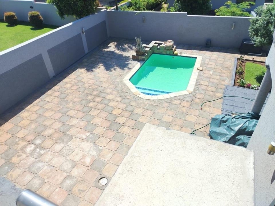 6 Bedroom Property for Sale in Helderwyk Gauteng