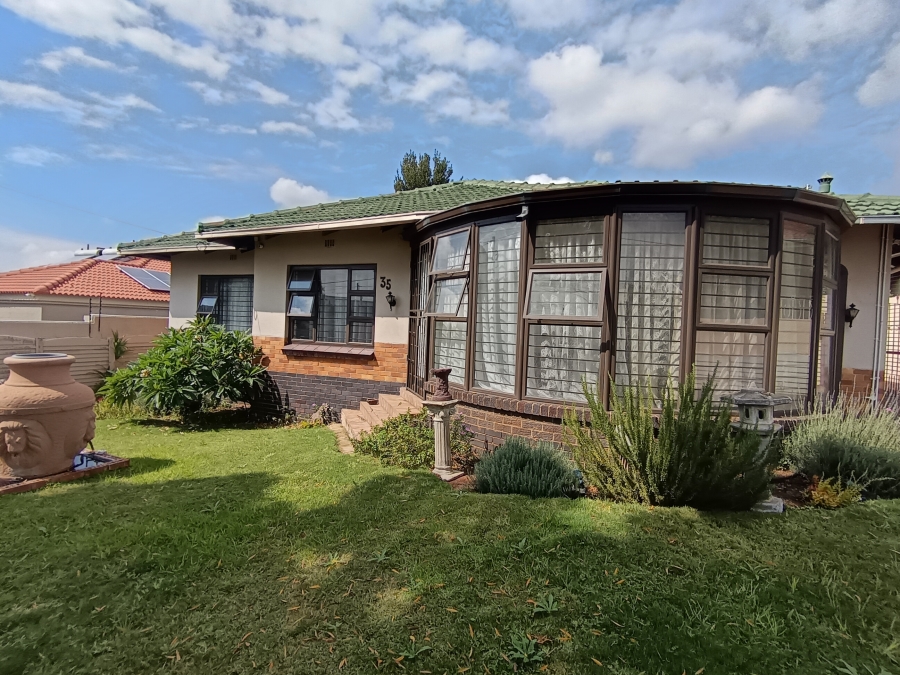 3 Bedroom Property for Sale in South Crest Gauteng