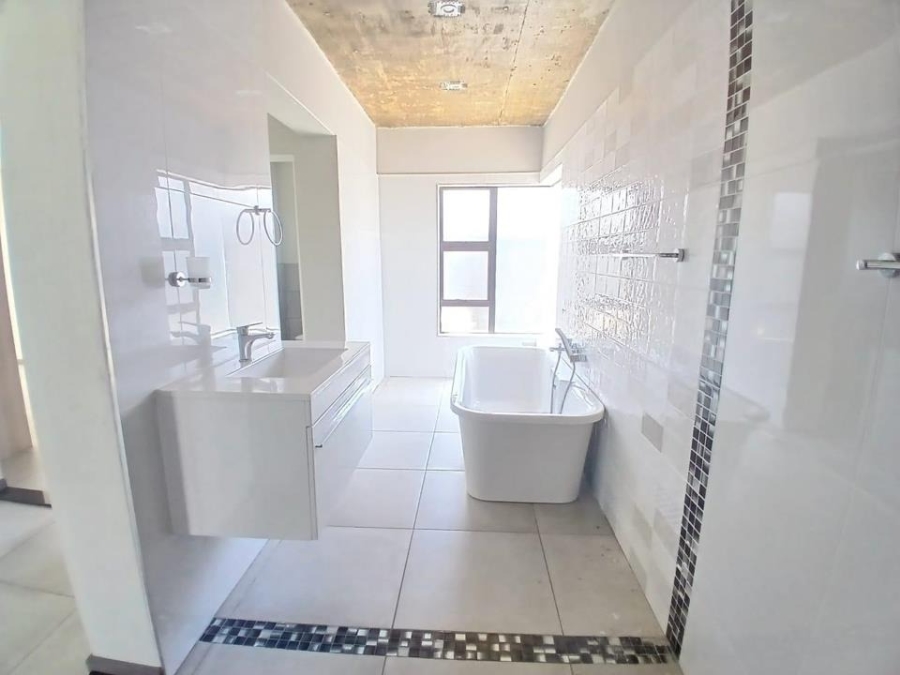 4 Bedroom Property for Sale in Helderwyk Gauteng